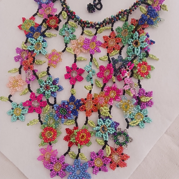 Colorful Beaded Floral Necklace - Picture 6 of 6